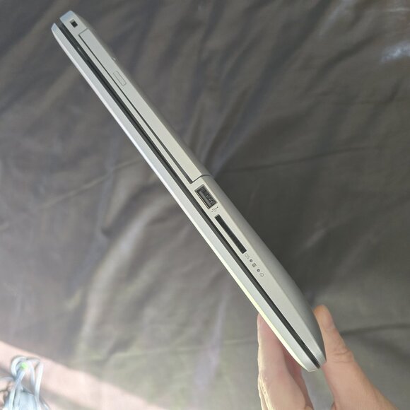 HP 17" Laptop - touchscreen, 12gb RAM, 1TB HDD, ** Ubuntu Linux OS **, flaw - Picture 5 of 11